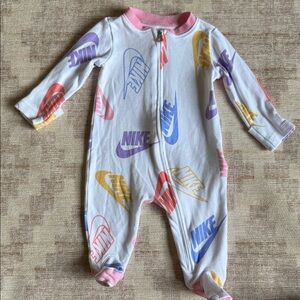 Nike Infant Zip-Up Footie PJs with Colorful Logo size 3M
